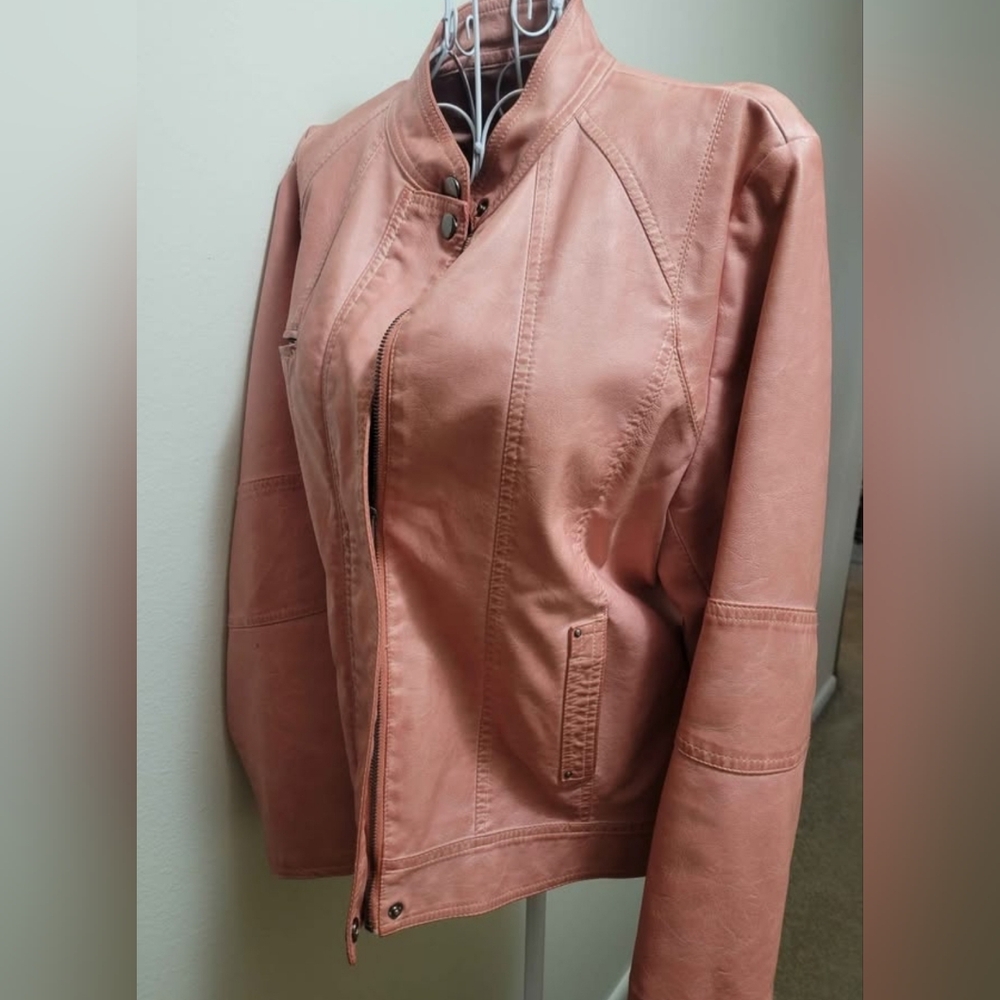 Womans Jacket - Picture 3 of 7